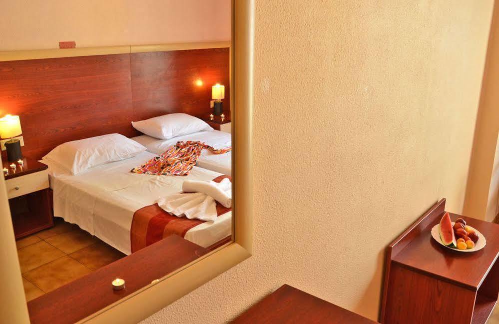 Mavrikos Hotel Plános Екстериор снимка