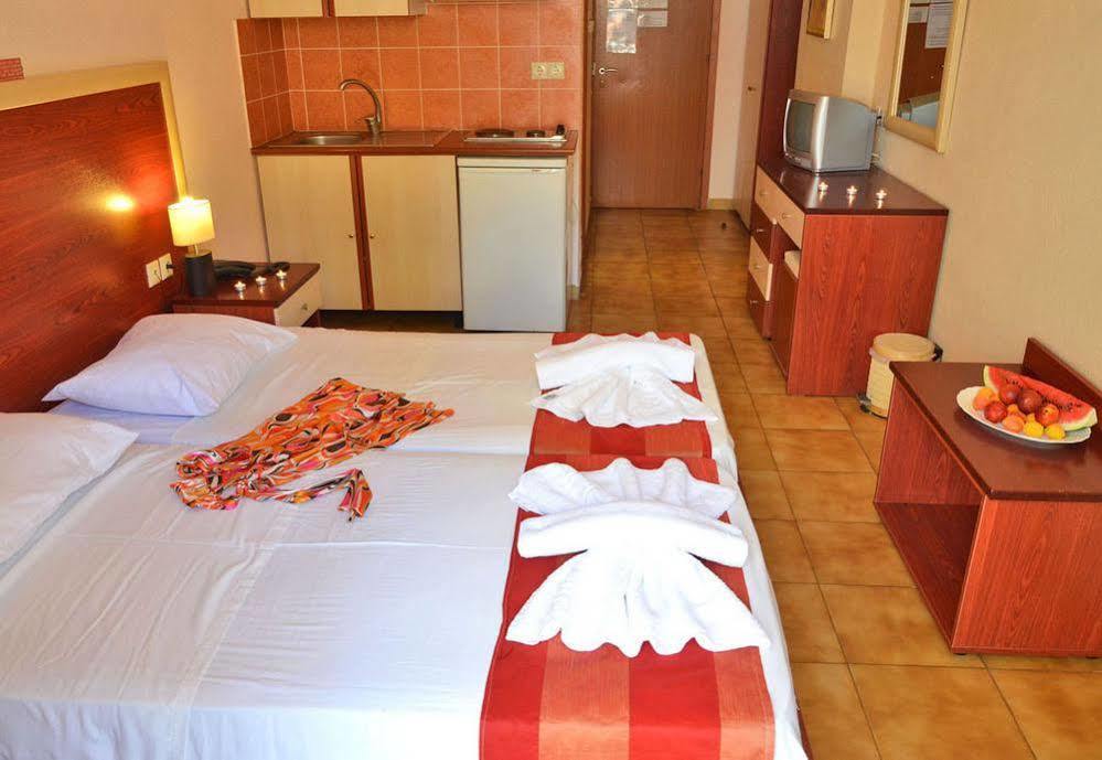 Mavrikos Hotel Plános Екстериор снимка
