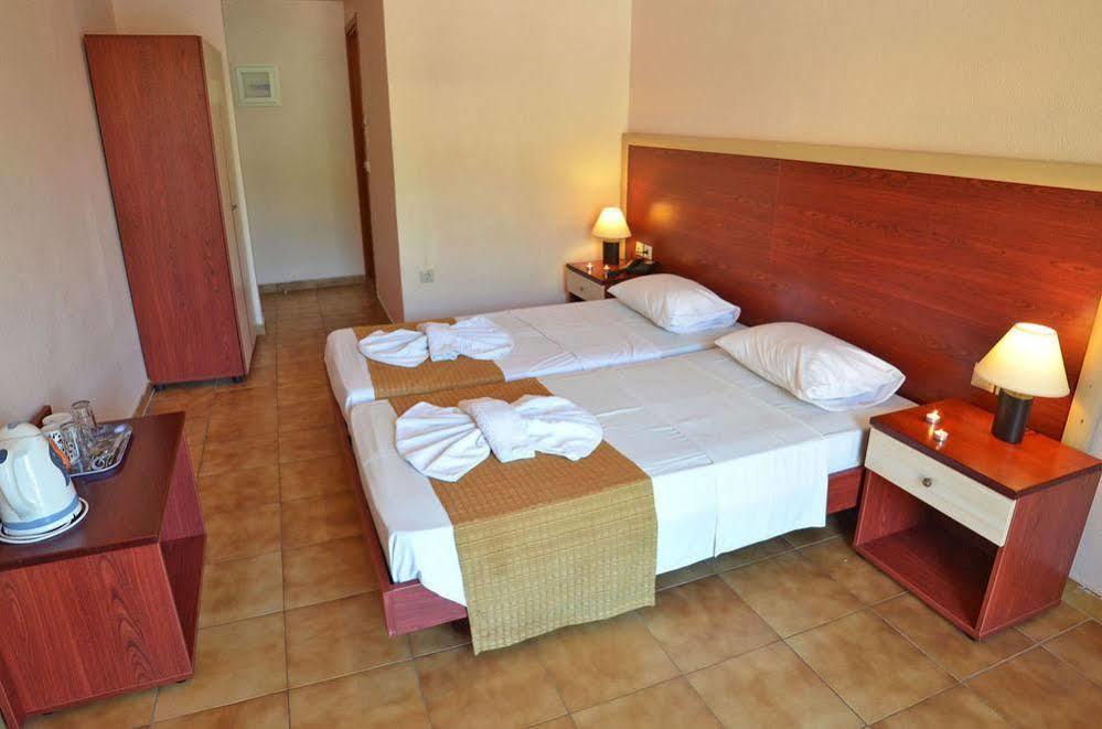 Mavrikos Hotel Plános Екстериор снимка